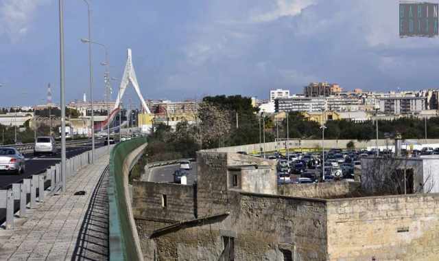 Giostrai, rom, masserie e villette isolate: c' un mondo nascosto sotto via Tatarella